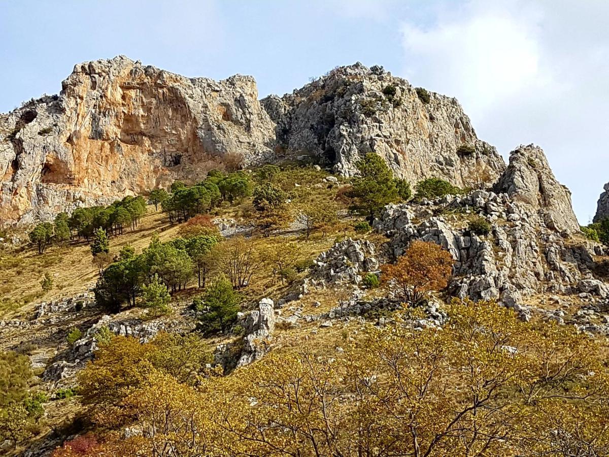 Spacious House With Mountain Views In Frascineto Parking Includedヴィラ エクステリア 写真